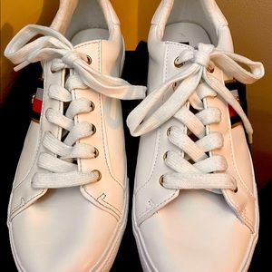 Super cute Tommy Hilfiger Twlenka tennis sneakers